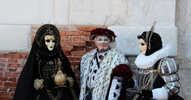 family halloween costumes