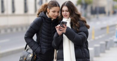 women, beauty, outdoors, casual, looking, smartphone, sidewalk, winter, urban, lifestyle, portrait, friends, girls, together, happy, happinesss, street, snapshot, street photography