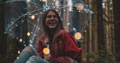 fairy lights, laugh, face, girl, trend, lovely, hair, expression, christmas, female, young, beauty, smile, portrait, white, fashion, fall