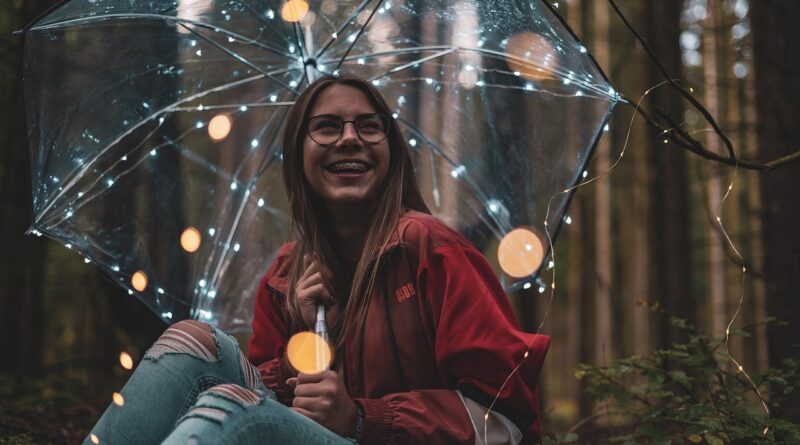 fairy lights, laugh, face, girl, trend, lovely, hair, expression, christmas, female, young, beauty, smile, portrait, white, fashion, fall