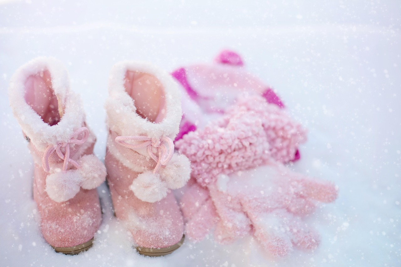 winter wear, childrenswear, nature, fashion, boots, gloves, hat, snow