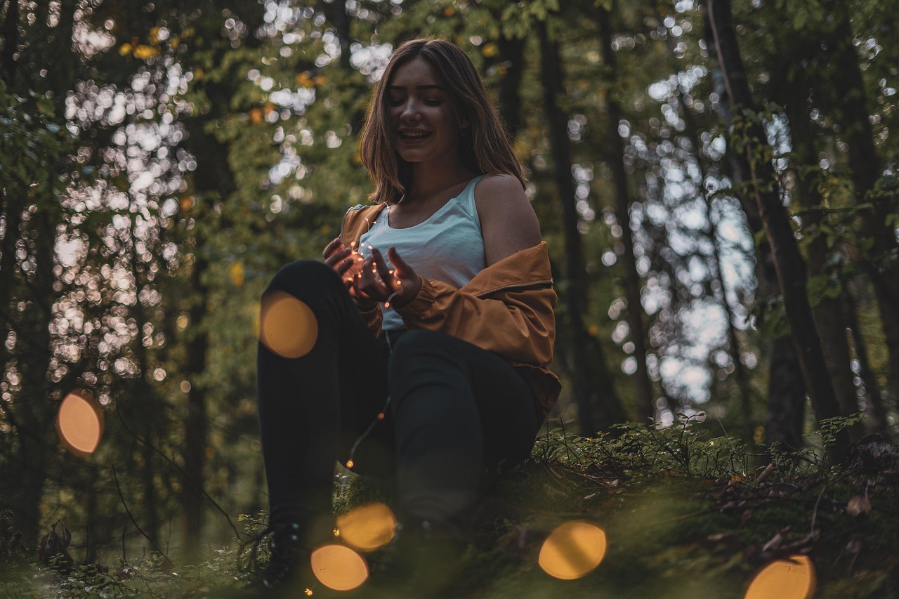 fairy lights, laugh, face, girl, trend, lovely, hair, expression, christmas, female, young, beauty, smile, portrait, white, fashion, fall