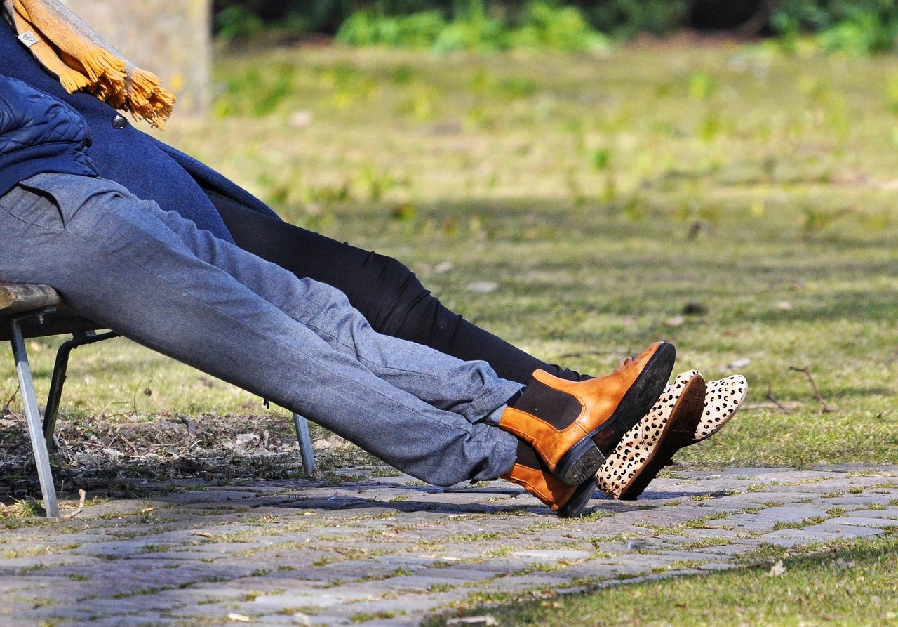 leg, foot, body, person, people, man, woman, shoes, pants, man shoes, woman shoes, stretched, stretched leg, legs, feet