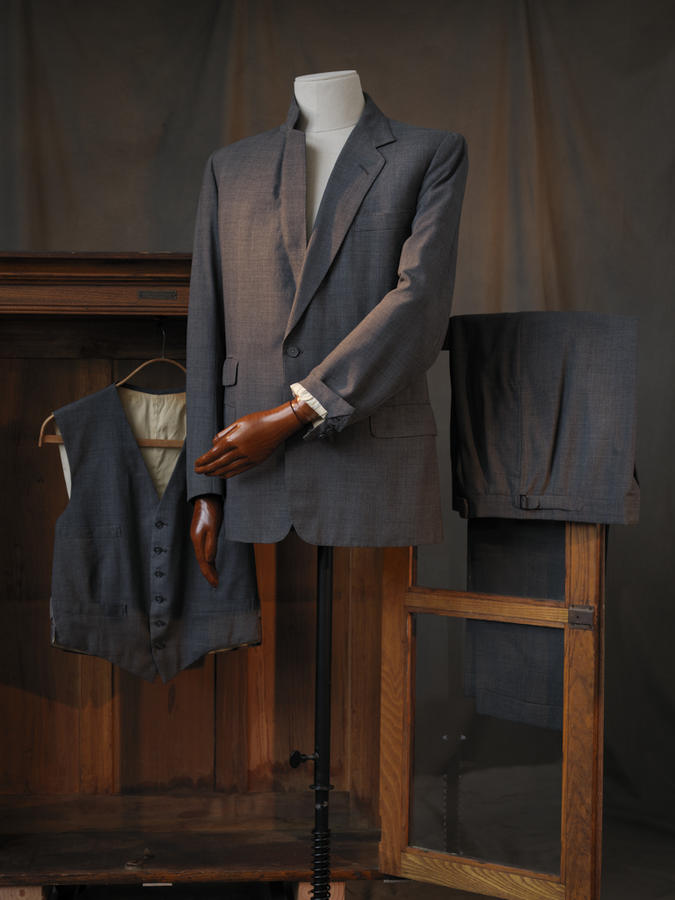 Tailored Elegance: Redefining Style with Steven Tailoring's Custom Suits
