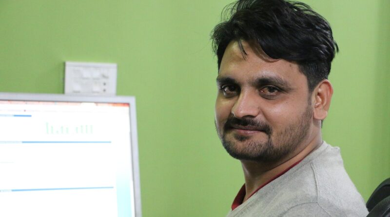 idea, employee, man, office, work, business, successful, computer, career, teamwork, design, creative, green business, green computer, green office, green laptop, green work, green design, green company, green teamwork, green creative, green idea
