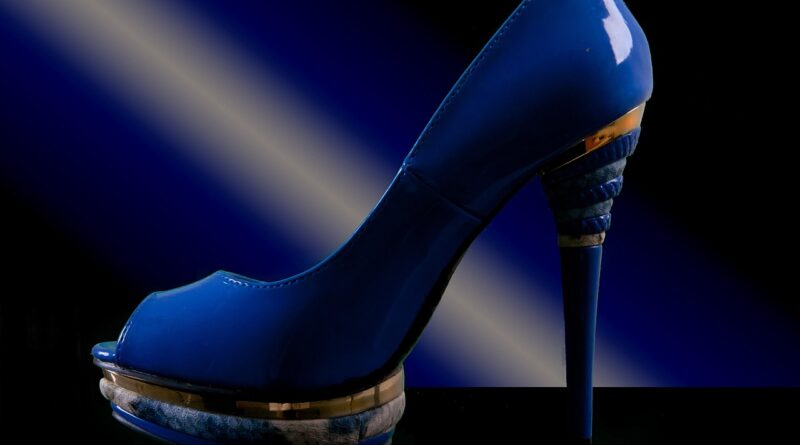 shoe, high heel, paragraphs, high heels, fashionable, hochhackig, women's shoes, blue, modern, eroticism, high, stiletto heels, women's shoe, paint, shoe heel, pretty, female, gracefulness, paragraph, decoration