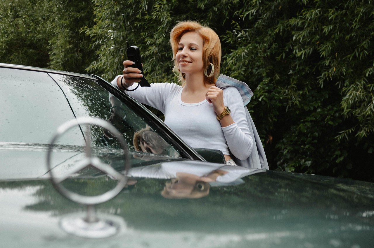 mercedes, woman, retro, vintage, 90s, car, car wallpapers, auto, classic, design, icon mercedes, emblem, hood
