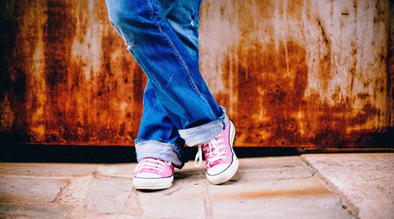 feet, legs, standing, waiting, crossed legs, shoes, sneakers, converse, denim pants, blue jeans, urban, jeans, girl, pink shoes, fashion, footwear, shoes, shoes, blue jeans, jeans, jeans, jeans, jeans, jeans