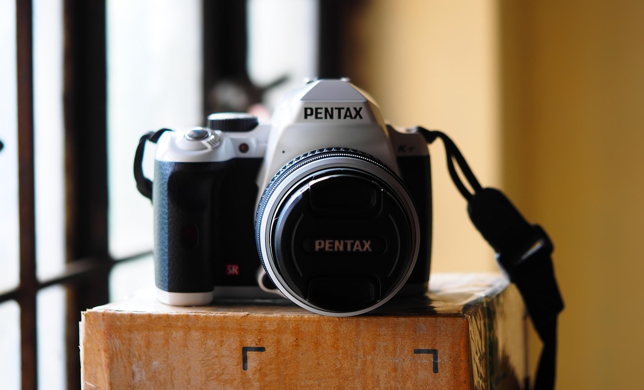 against the light, dslr, camera, white, vintage, old, 2010, model, pentax, k-r, normal, lens, photography, technology, retro, digital, equipment