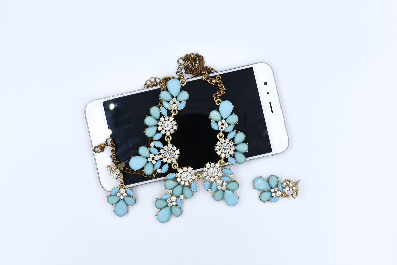 gemstone, jewelry, trendy, valuable, gift, telephone, mobile phone, ornaments, for a gift, necklace, pendant, earrings