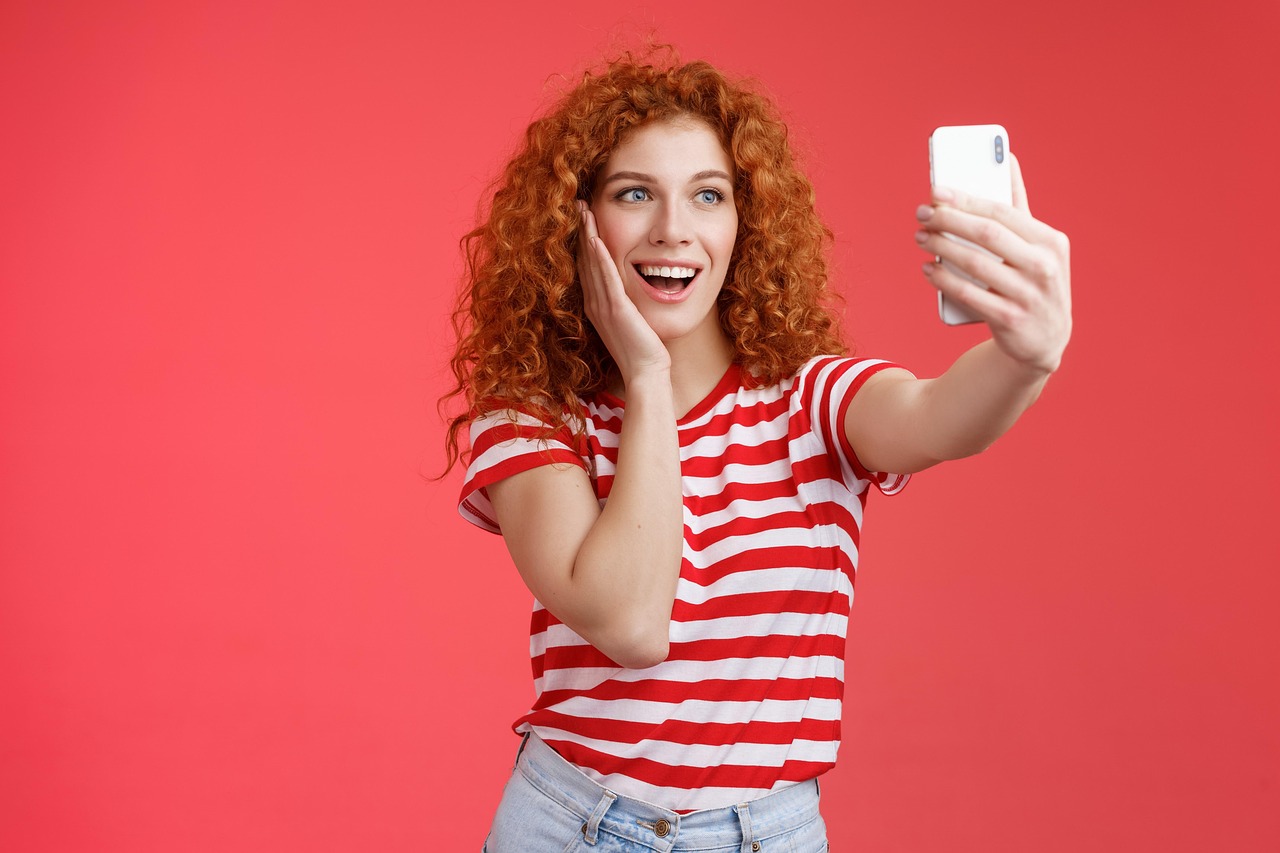 girl, woman, female, ginger, nature, red, redhead, selfie, filter, photo, smartphone, phone, telephone, app, cellphone, internet, social-media, technology, messaging, screen, display, gadget, device, application, aspiration, summer