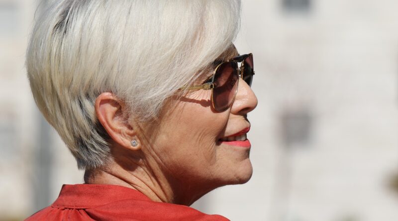 woman, portrait, business, haircut, lipstick, elderly, hairdo, glamour, happiness, smile, haircut, elderly, elderly, elderly, elderly, elderly
