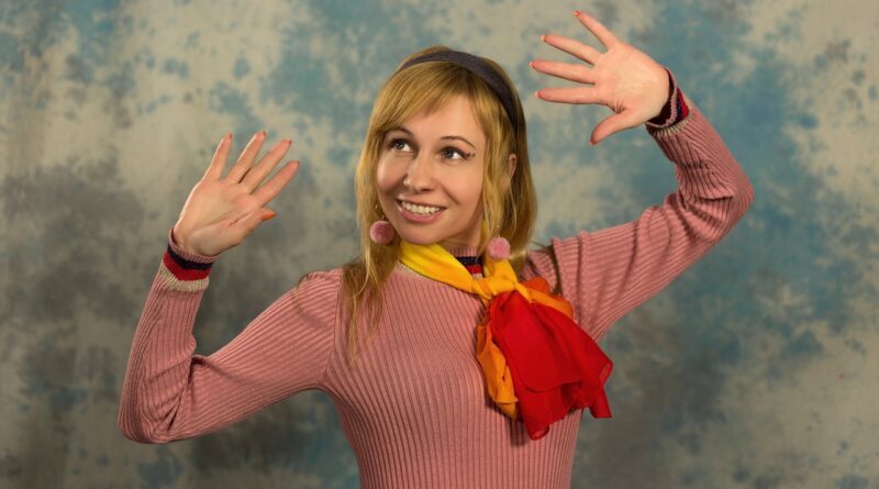 fashion, style, 70s, woman, model, portrait, cheerful, happy, smile, delight, passion, comedy, hands, palm, comedian, gesture, clown, the contractor, gesticulating, theatrical, actor, circus, to imitate, hand, expression, comedy, comedy, comedy, comedy, comedy, comedian