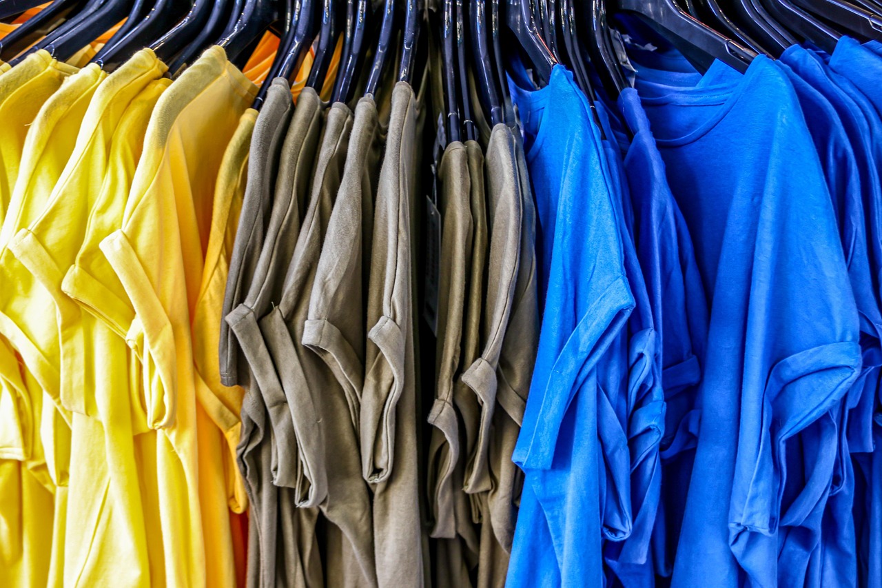 t-shirt, to buy, sales booth, casual, commercial, sale, clothing, trend, material, design, hang, yellow, gray, blue, black, shining, hanger, fashion, shirt, shopping, outerwear, modern, t-shirt, t-shirt, t-shirt, t-shirt, t-shirt, shirt, shirt