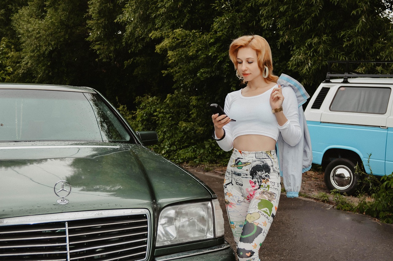 mercedes, car wallpapers, 90s, hood, emblem, design, woman, retro, vintage, car, auto, classic, young woman, nostalgia, sign of mercedes, mercedes-benz, radiator mascot