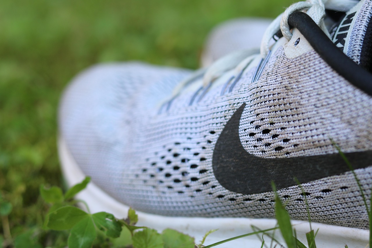 sneaker, sports, shoes, running, athletic, active, jog, training, health, healthy, sports shoes, sneakers, fashion, casual shoes, gray, relaxation, fashionable, style, trend, leisure time
